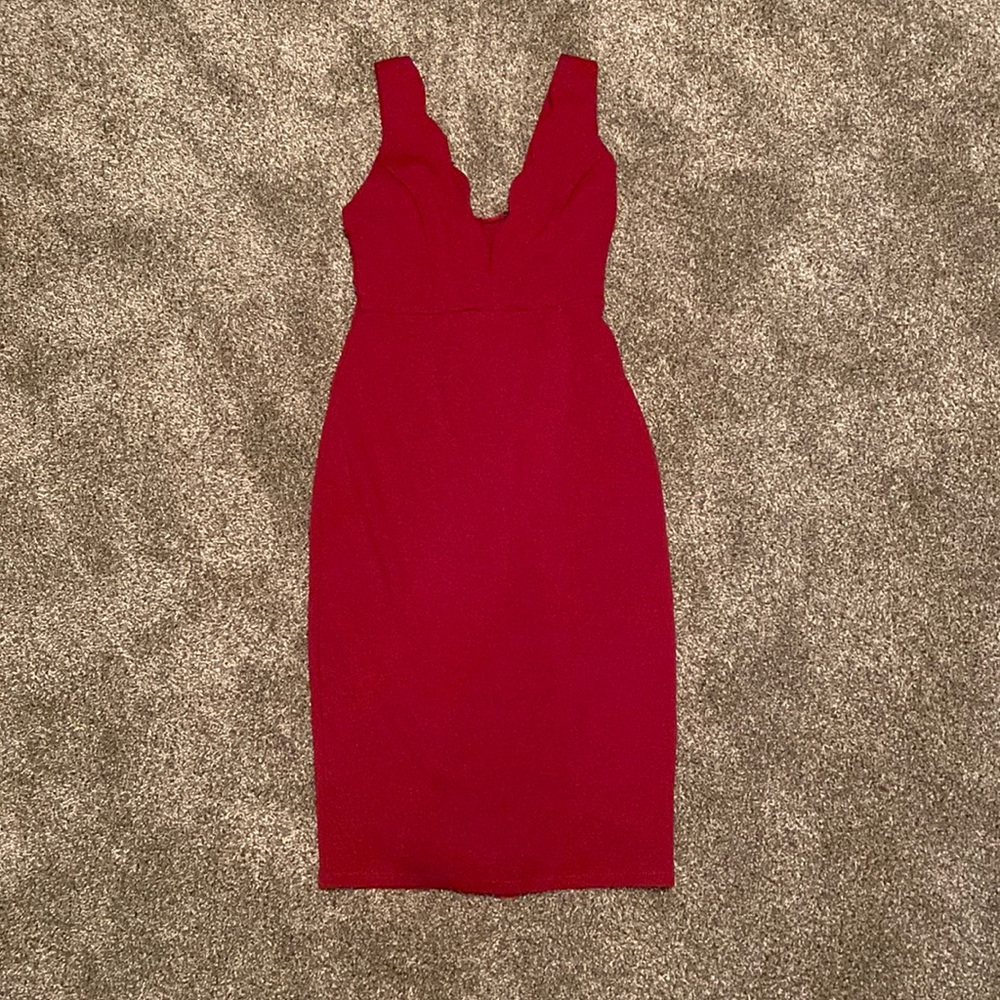 Lulus - scalloped neckline